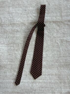 Vintage Lilly Dache - Paris, Rome, LA- Burgundy Patterned Silk Tie